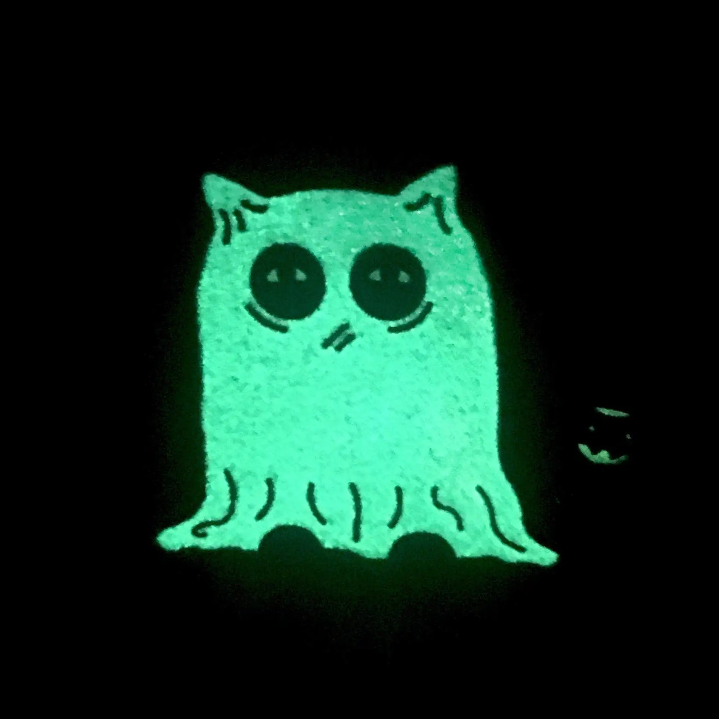 Luminous Phantom Cat Needle Holder